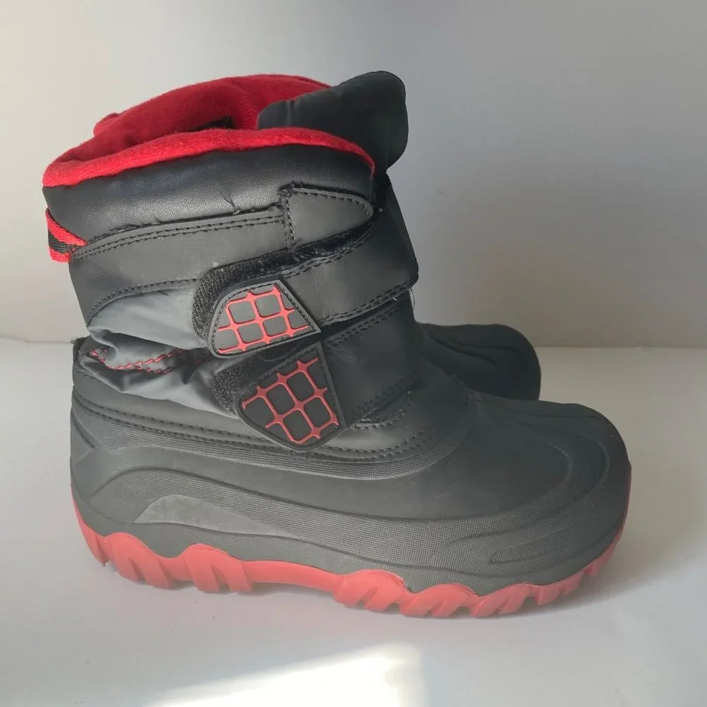 Cat & Jack‎ Kids Black Red Thermolite Insulated Winter Snow Boots Size 3